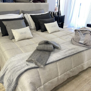 cuscini piumoni letto coperta pail acccappatoio letto matrimoniale cuscini piumoni letto coperta pail acccappatoio letto matrimoniale